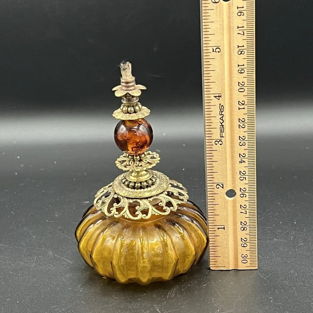 VTG Ornate Brass Oil‎ Lamp AMBER Glass Decorative Scalloped Edge Jeweled 4.5